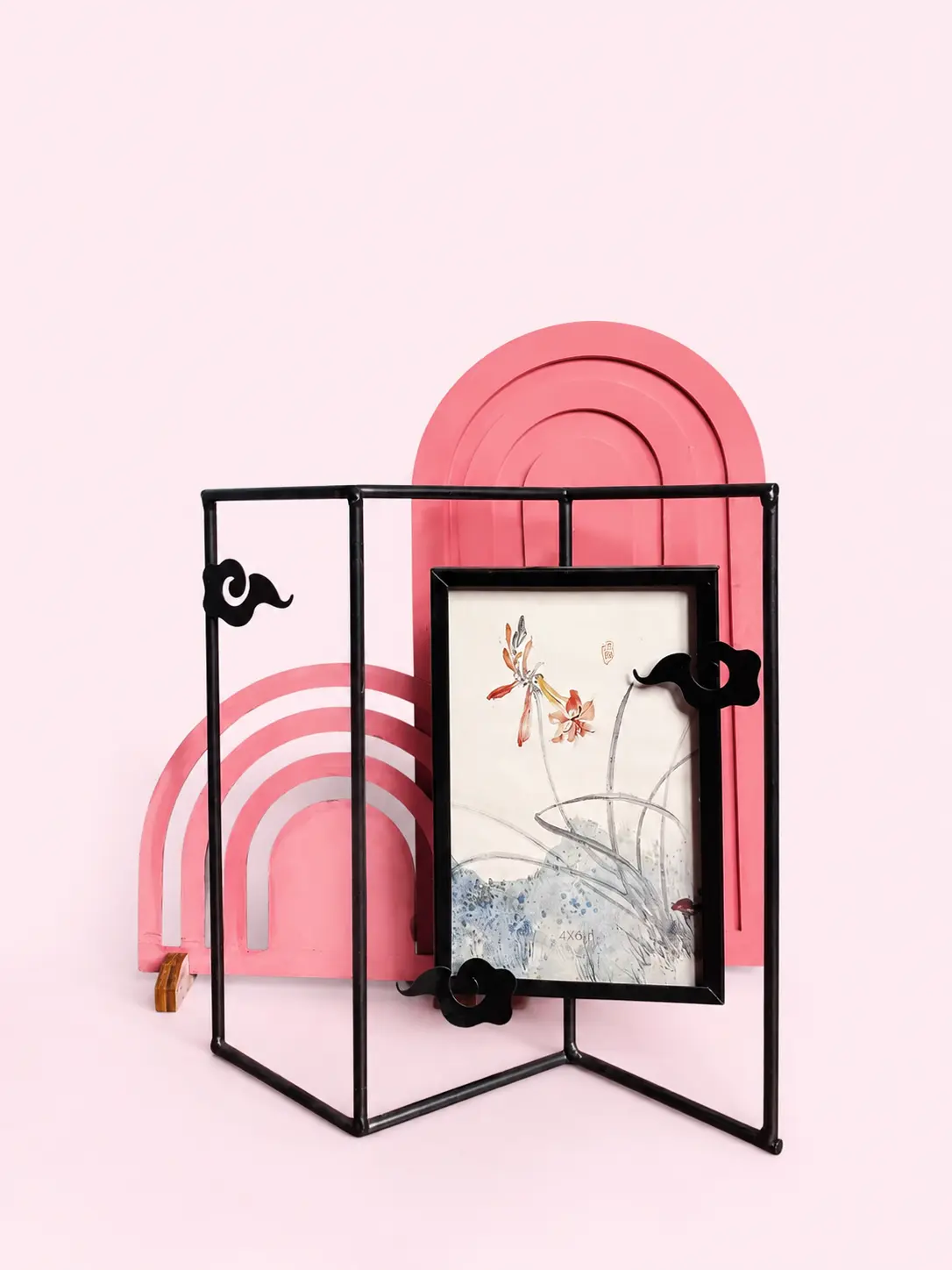 Elegant Handcrafted Metal Photo Frame Stand with Artistic Floral Artwork